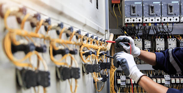 Professional Electrician technician working in Waverly, IL